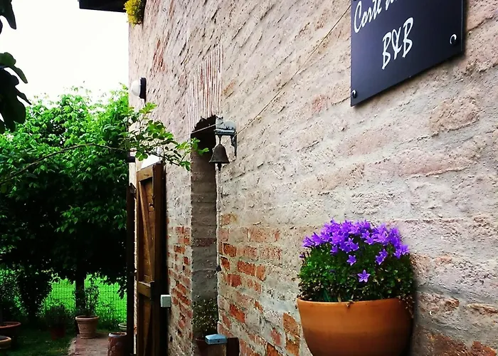 Corte Di Maggio Bed and Breakfast 3*